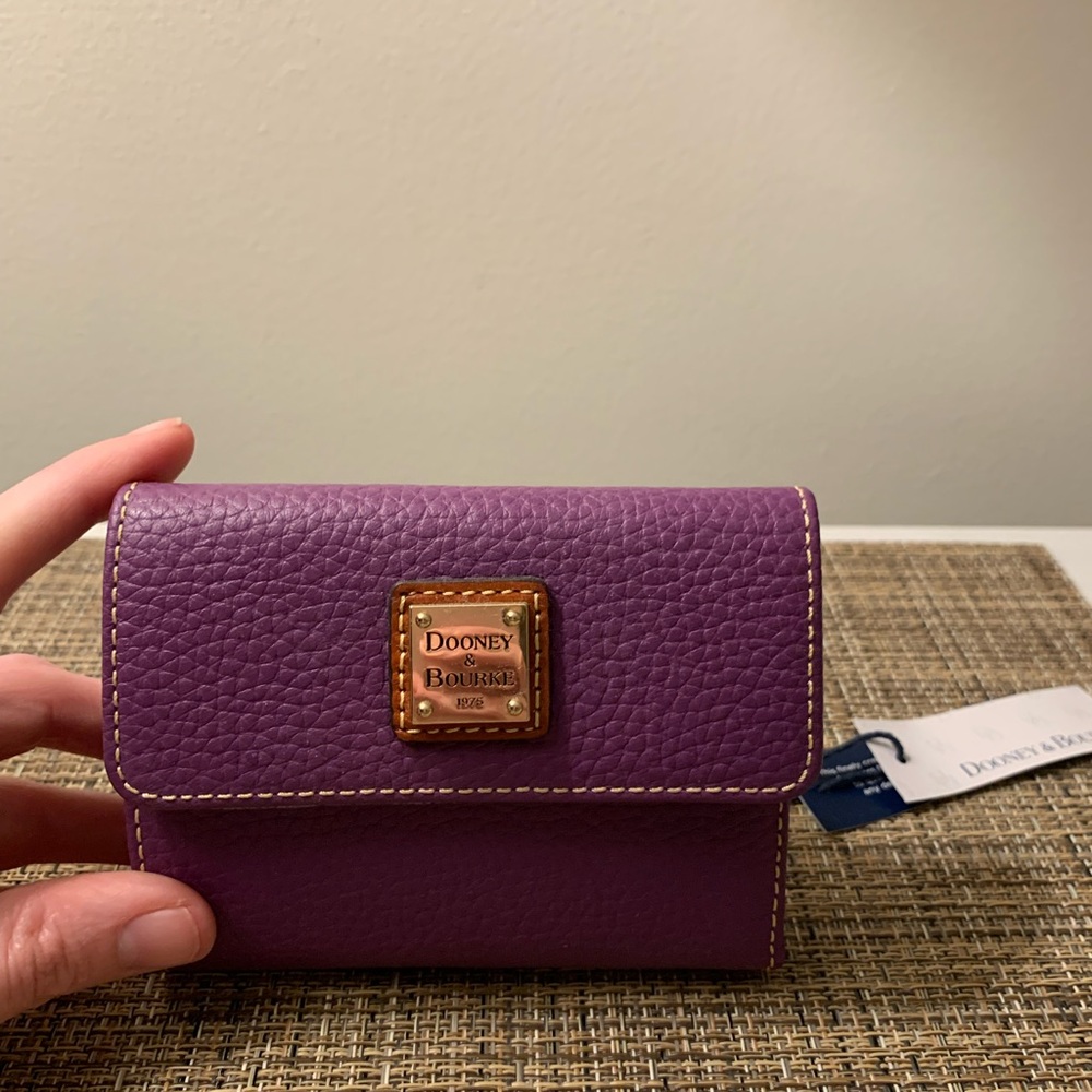 D&B violet wallet